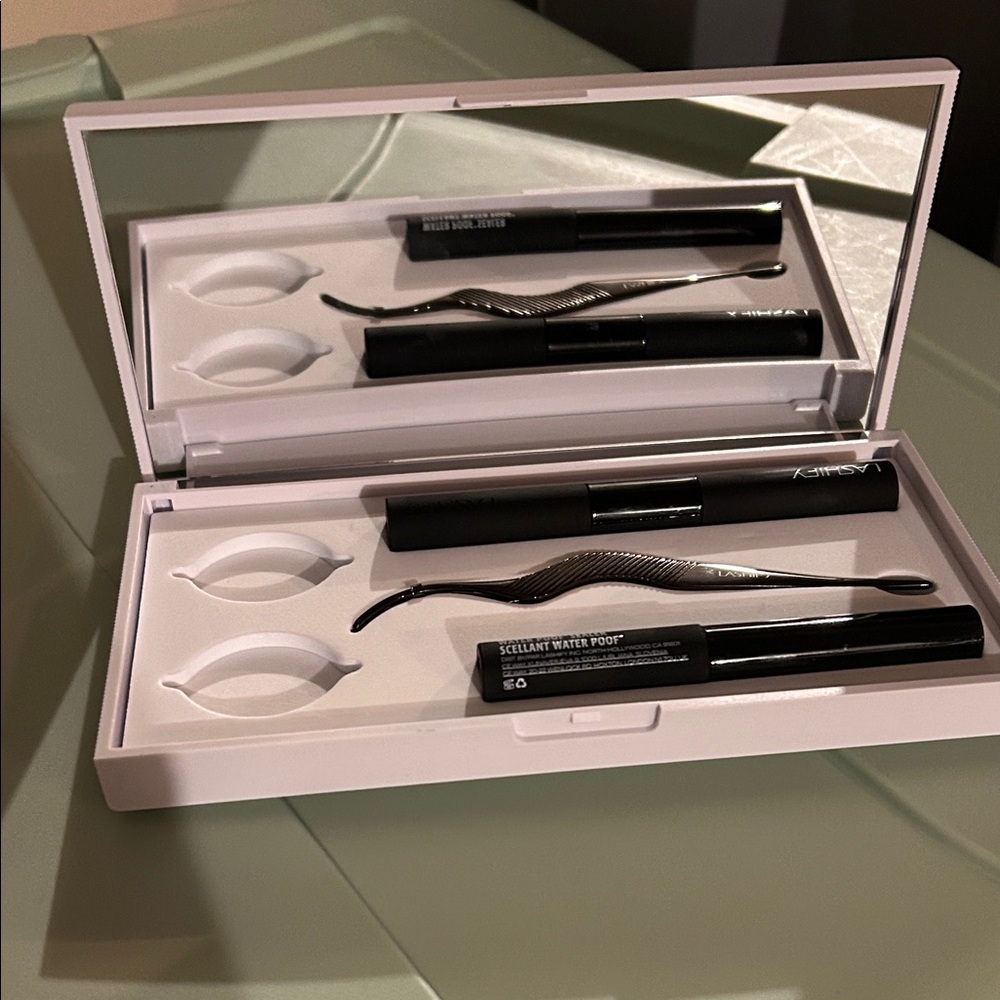 Lashify Eyelash Kit with Mirror - Black Tools